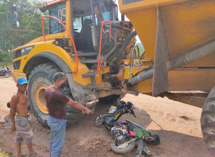 Dua Putri Remaja Batanghari Dilindas Truk Raksasa PT Nan Riang