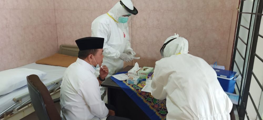 Sebelum Mendaftat di KPU, Haris-Sani Lakukan Uji Swab