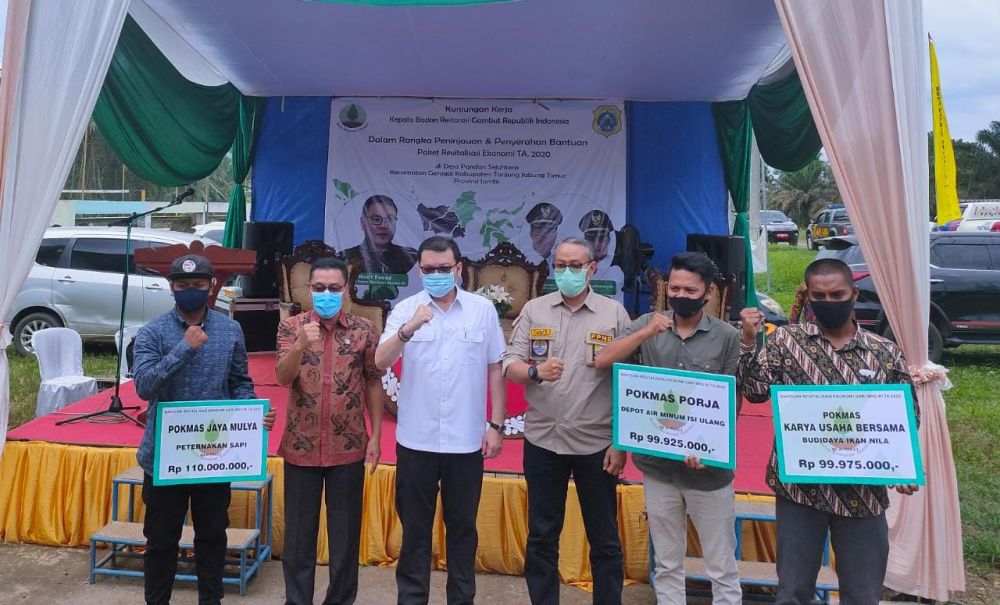 Kepala BRG RI Berikan 3 Bantuan Paket Revitalisasi Ekonomi di Provinsi Jambi