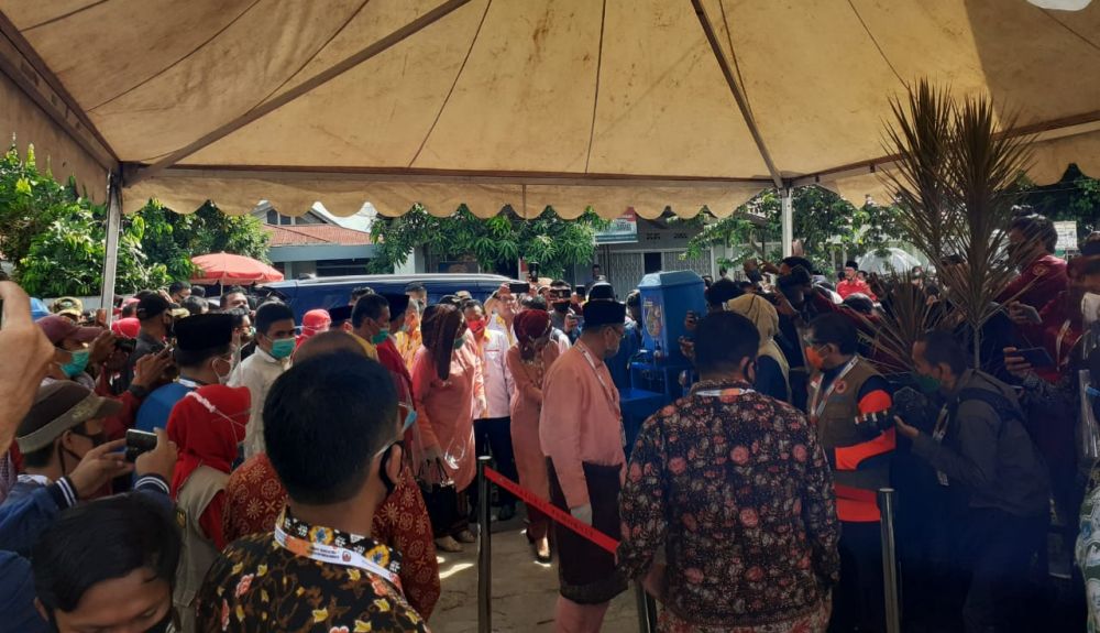 Mendaftar di KPU, CE-Ratu Kompak Kenakan Pakaian Adat Jambi