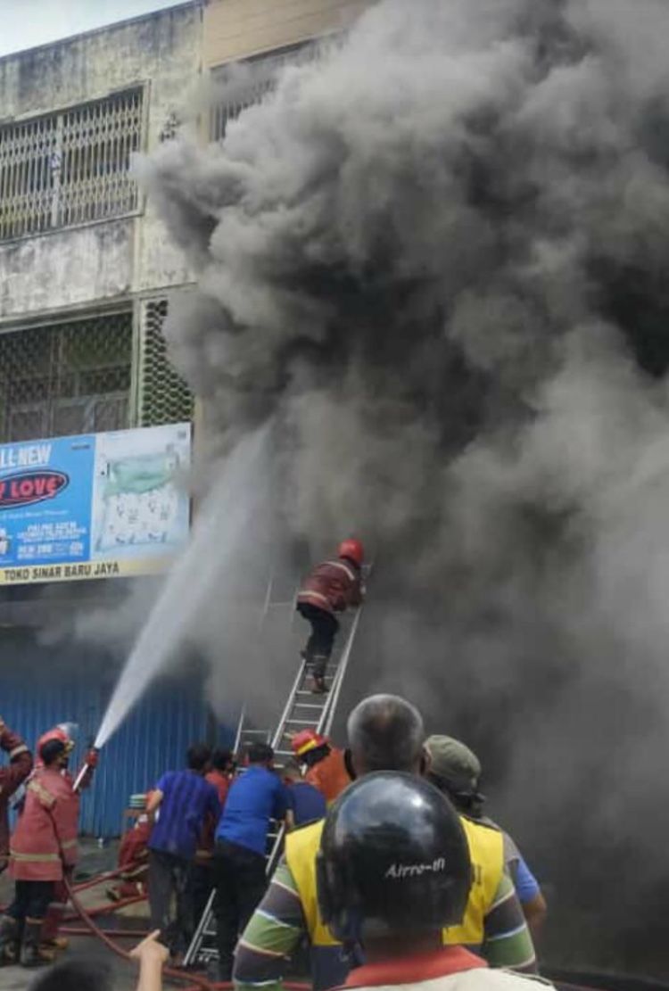 Satu Ruko di Gang Siku Hangus Terbakar