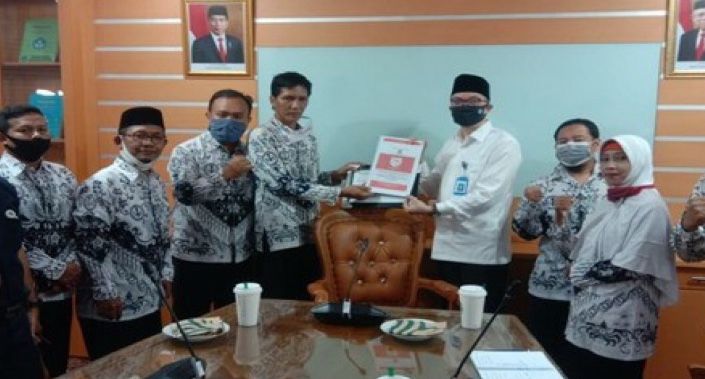 Guru Honorer Non K2 Sujud Syukur Bisa Ikut Tes PPPK 2021 