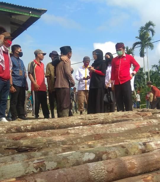 Hendak Ke Kuala Tungkal, Ratu Malah Ikut Gotong Royong Bangun Masjid Baitul Ihsan