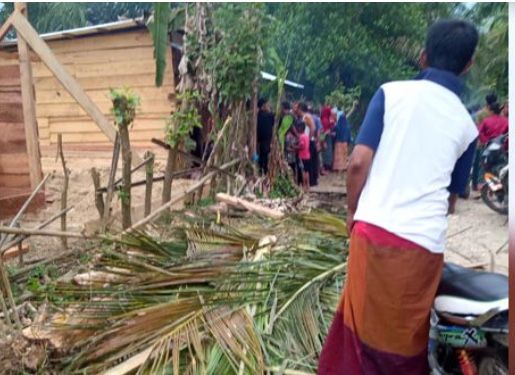 Dibacok Tetangga Yang Diduga Gangguan Jiwa, Warga Tabir Tewas