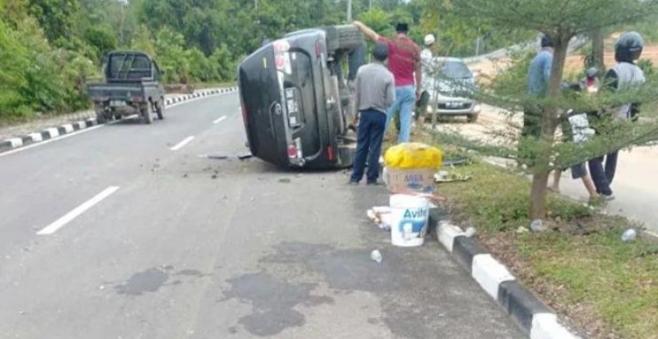 Mobil Wabup Sarolangun Laka Di Batanghari