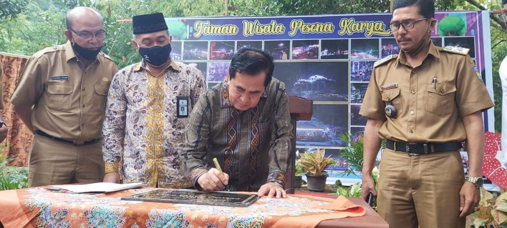 Wako AJB Resmikan BUMdes Taman Wisata Pesona Karya Bakti