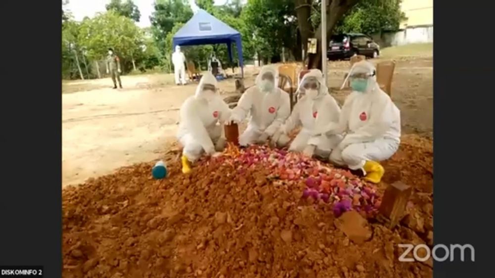 Datang ke Jambi, Walikota dan Keluarga Ikut Makamkan Bungsungya di Pusara Agung