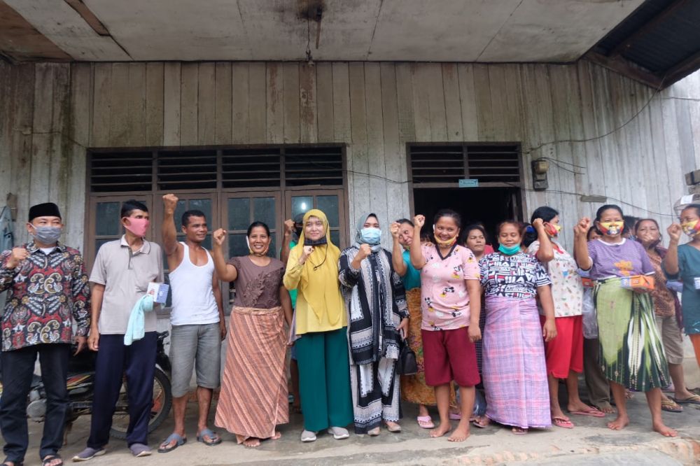 Berkunjung ke Batang Asam, Lagi-lagi Ratu Diserbu Emak-emak