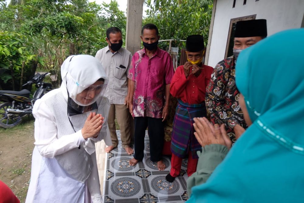 Temui Masyarakat Dor To Dor, Dukungan untuk Ratu Munawaroh Makin Tak Terbendung 