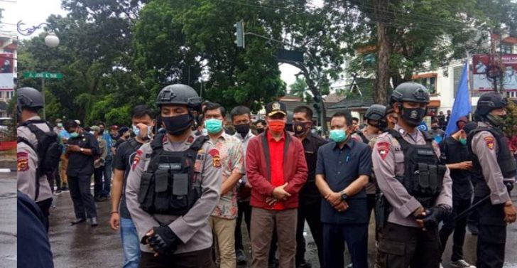 Ketua DPRD Provinsi Jambi Temui Pendemo di Simpang BI 