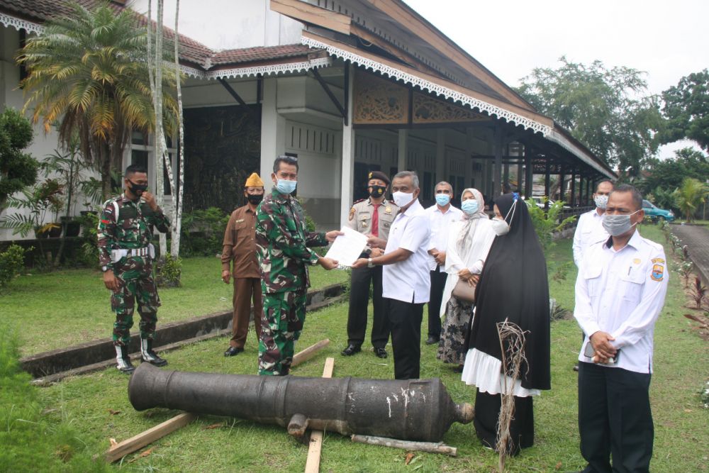 Korem 042/Gapu Hibahkan Meriam ke MPRJ