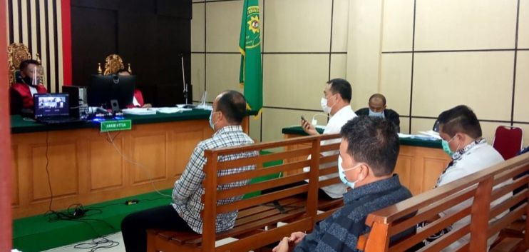 Akeng Serahkan Uang Rp 500 Juta ke Arfan