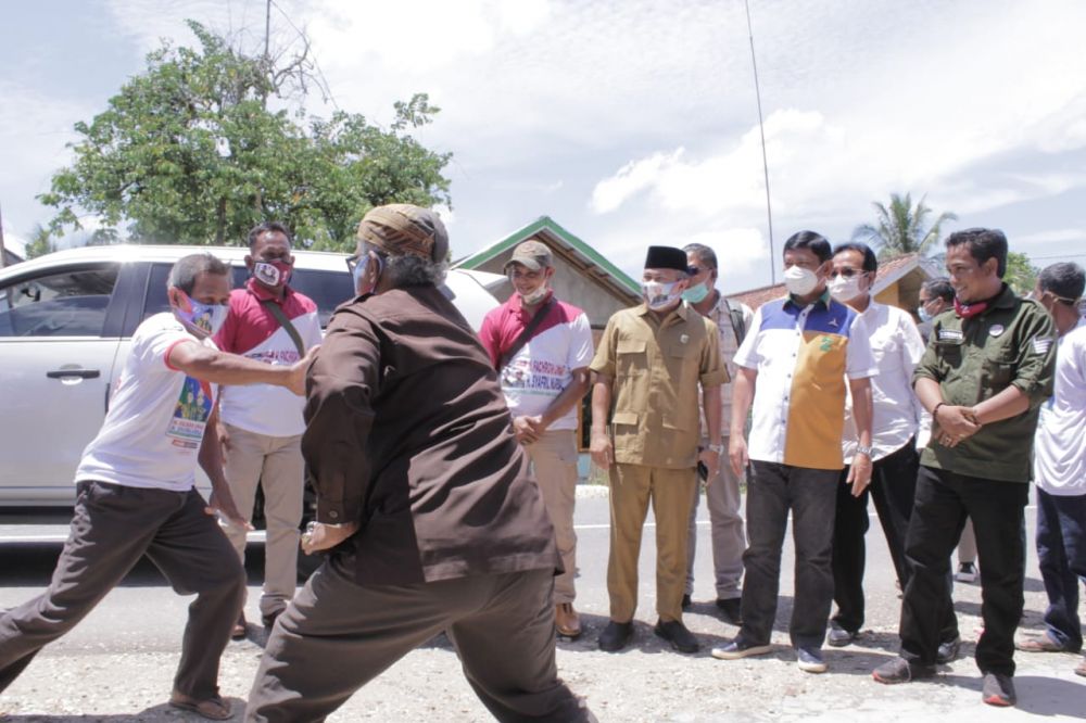 Ke Sarolangun, Syafril Disambut Atraksi Pencak Silat