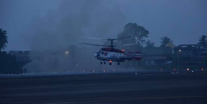 Pembuat Arang Basah Kuyup Tersiram Helikopter Boombing BPBD Jambi