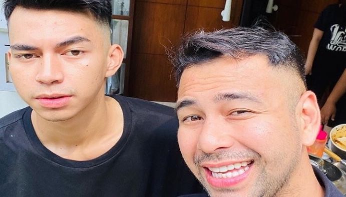 Raffi Ahmad Ajak Tukang Bakso \'Kembarannya\' Pelesiran, Mirip Enggak?