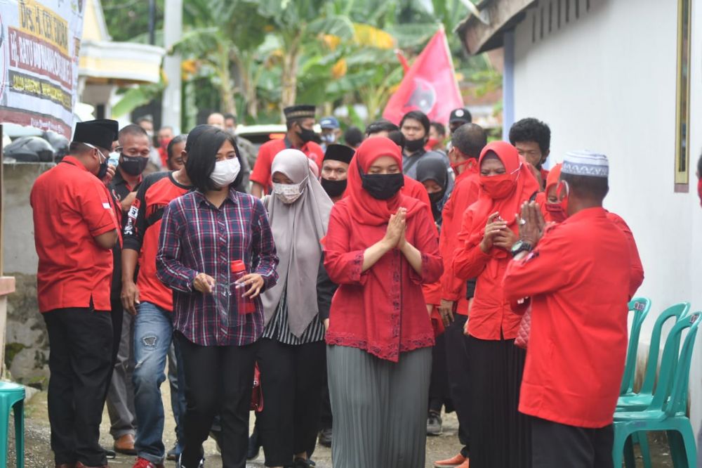 Temui Warga Thehok, Ratu Bicara Infrastruktur