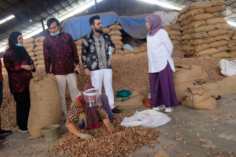 Ratu Munawaroh Kunjungi Pabrik Rempah di Kenali Asam Bawah