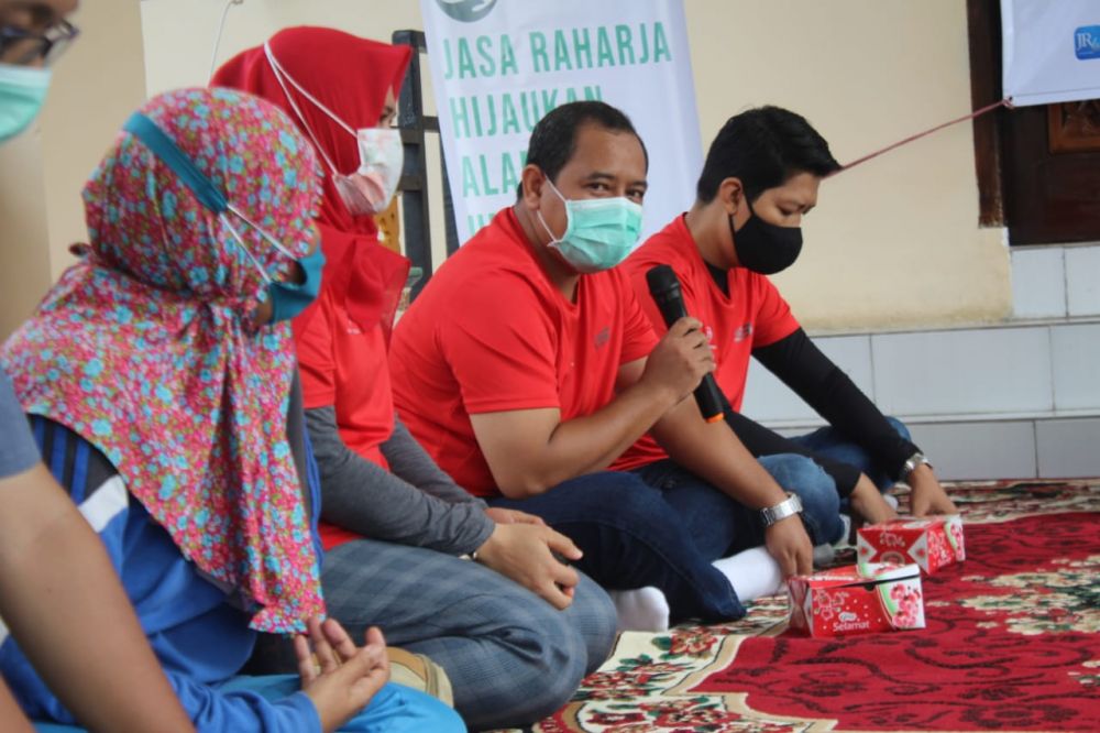 Jasa Raharja Jambi Tanam Bibit Pohon di Danau Sipin