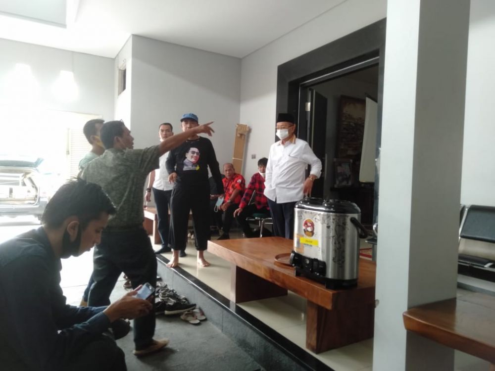 Usai Nyoblos, CE Pantau Hasil Hitung Cepat di Rumahnya di Telanipura