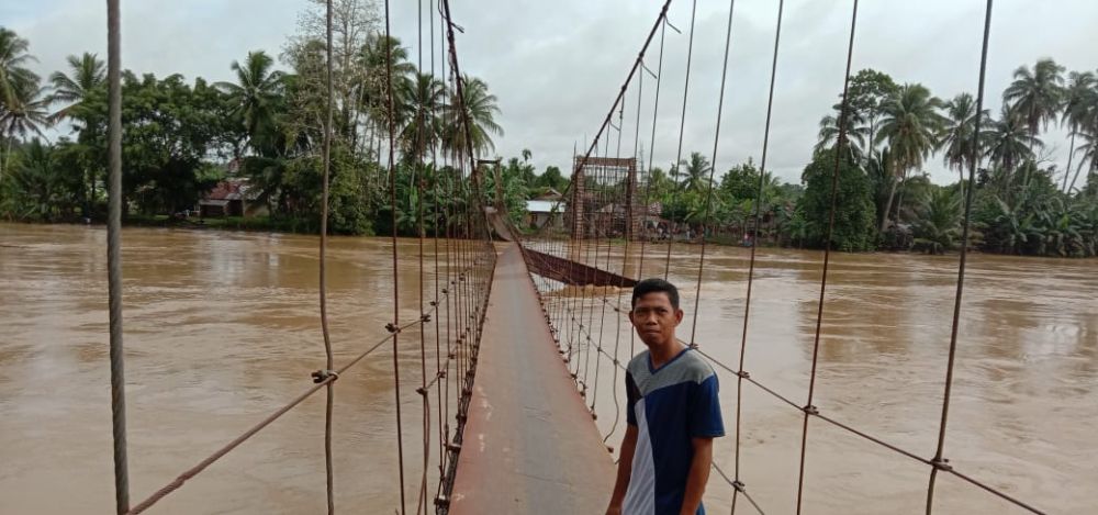 Untuk Kelancaran Aktivitas, PUPR Merangin Perbaiki Sementara Jembatan di Desa Karang Berahi