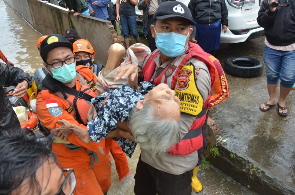 Rumah Terendam, Sejumlah Warga di Evakuasi