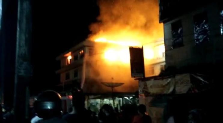 Dini Hari, Semagi Hotel Bungo Terbakar