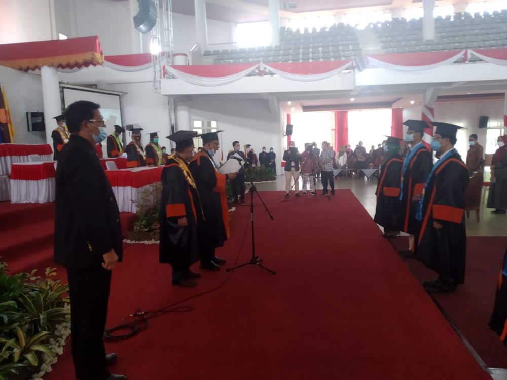 Rektor Unja Kukuhkan 4 Guru Besar