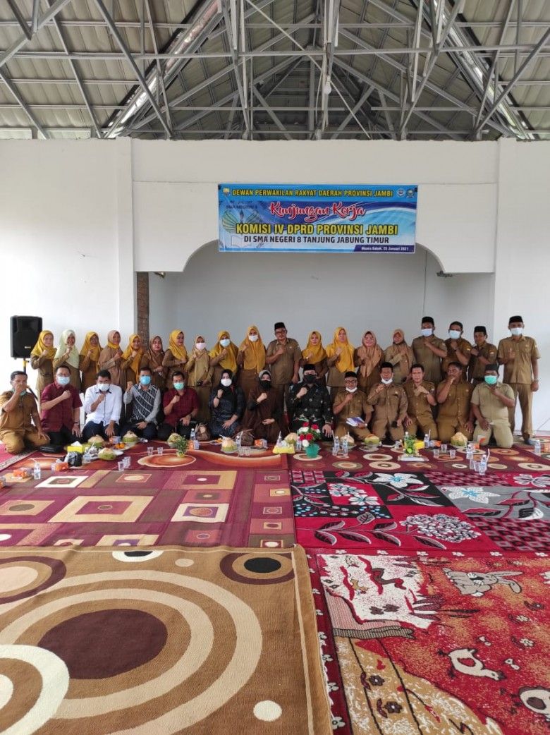Waka DPRD Provinsi bersama Komisi IV Kunjungan ke SMA 8 Tanjabtim