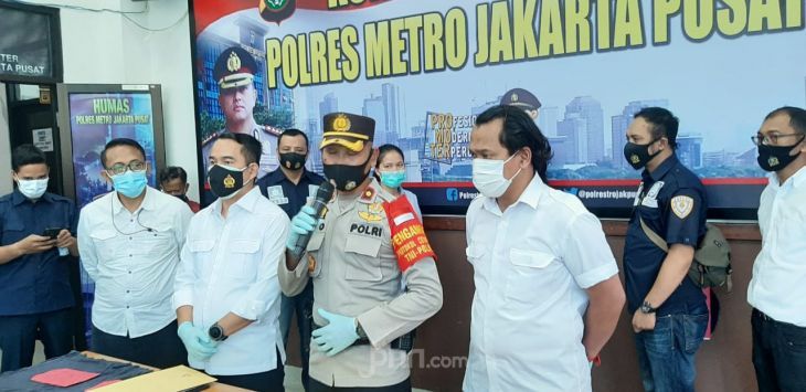 Pelaku Mesum Halte Senen Dibayar Rp22 Ribu, Digunakan Jajan Makanan