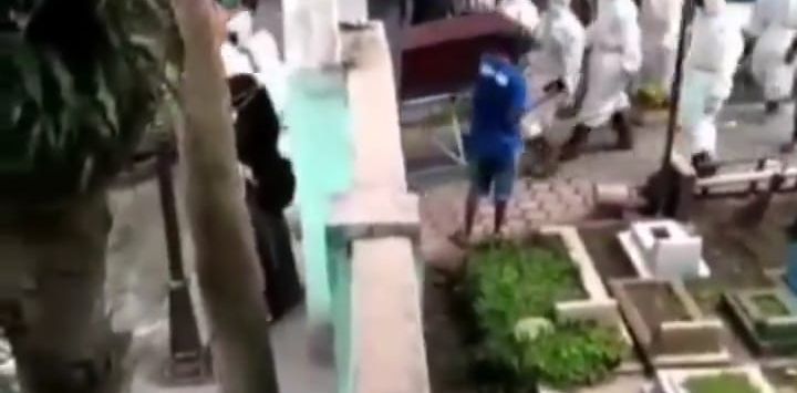 Heboh Jenazah Covid Tertukar, Petugas Dibogem Keluarga Hingga Pingsan, Begini Penjelasan Pengelola TPU