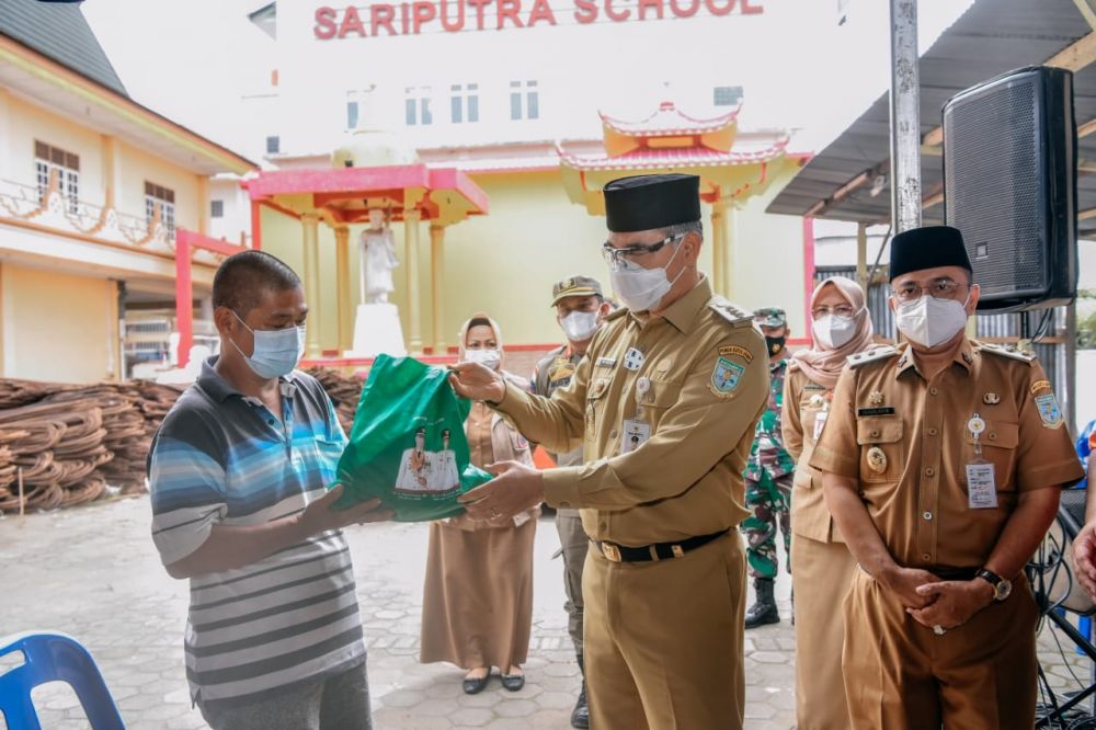 Jelang Imlek, Wako dan Wawako Berbagi Tali Asih