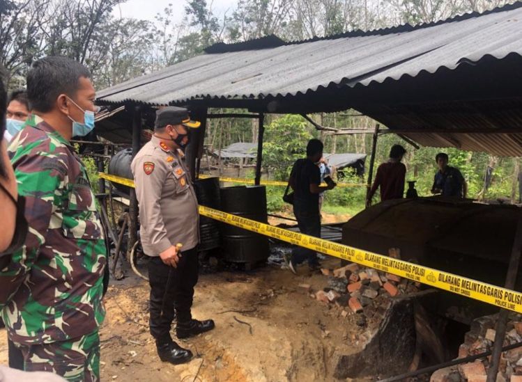 Masih Beroperasi, Tungku Pemasakan Minyak di Batanghari Diobrak Abrik Kapolres