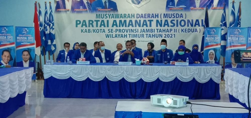 Masnah Gantikan BBS, Kader PAN Muaro Jambi Berang, Buka Baju Hingga Robek Dokumen Musda