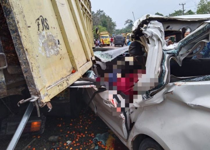 Kecelakaan Maut di Bungo, Tabrak Truk Dari Belakang, Dua Penumpang Minibus Tewas