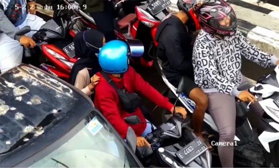 Di Lampu Merah Tiba-tiba Ada Suara Ditujukan ke Teteh Berkerudung Hitam, Ini yang Terjadi