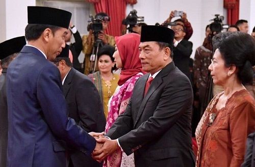 Bermunculan Suara Pecat Moeldoko, Ujang Komaruddin Bilang Tidak akan Dilakukan Jokowi