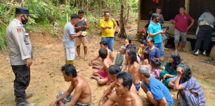 Aliran Hakekok Bikin Geger, Pria Dan Wanita Mandi Bareng, Salat di Tempat Gelap