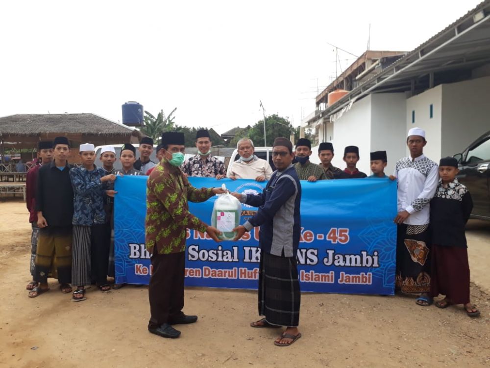 Bhakti Sosial IKA UNS Jambi