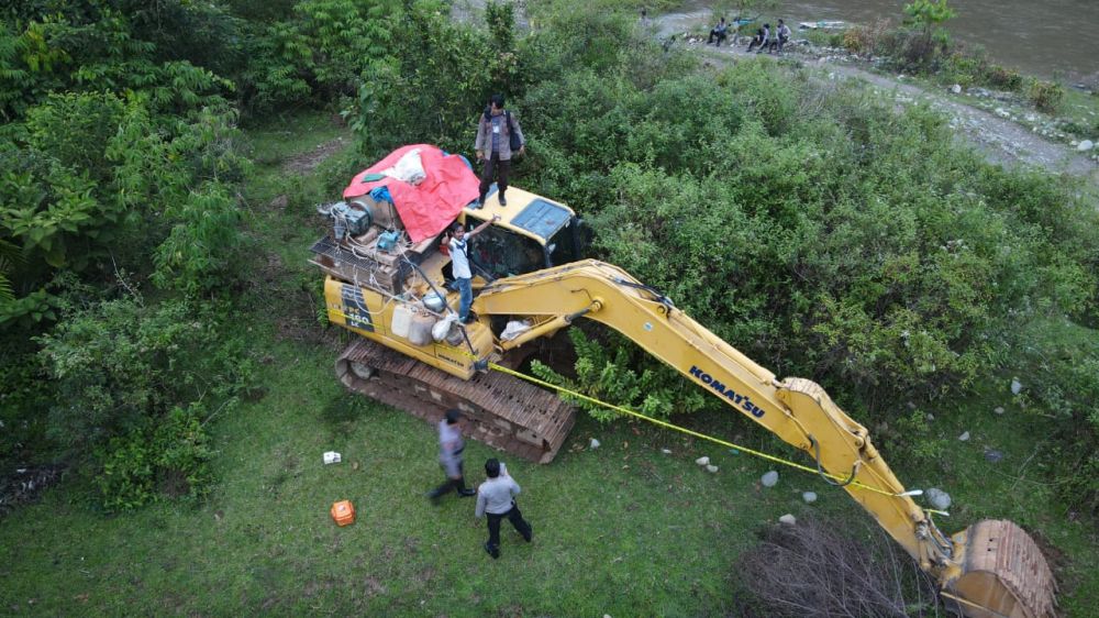 Disembunyikan dari Razia PETI Bungo, 5 Excavator Ditemukan Aparat Polres Merangin