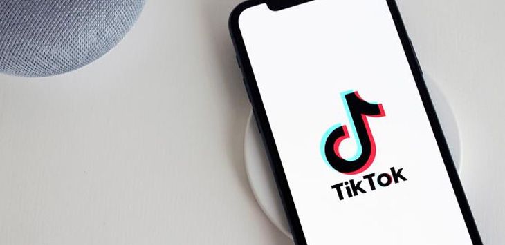 Bocah Goyang TikTok Saat Tidur Pulas, Netizen Sedih