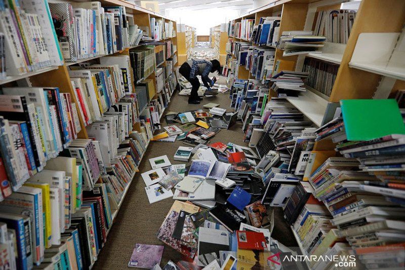 Gempa Besar Mengguncang Jepang, Menyebabkan Tsunami