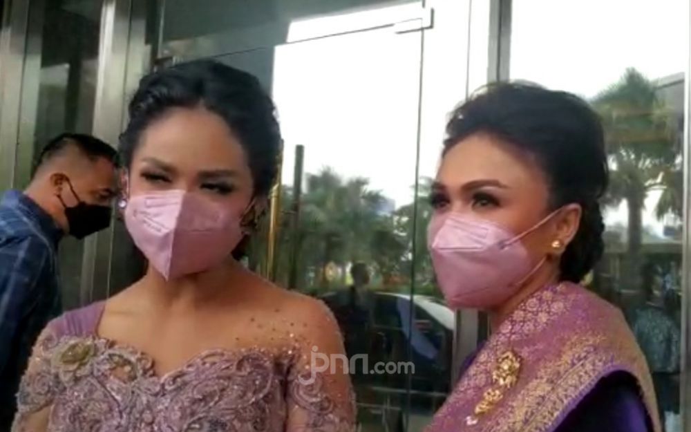 Sambil Menangis, Krisdayanti Sampaikan Permintaan Mendalam kepada Aurel