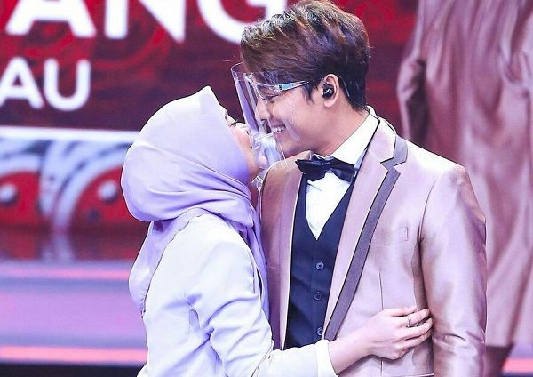 Lesti dan Rizky Billar Nyaris Berciuman, Netizen: Jiwa Jombloku Menangis Melihatnya!