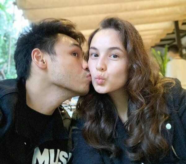 Ciuman, Chelsea Islan dan Rob Clinton Ditanya Kapan Nikah