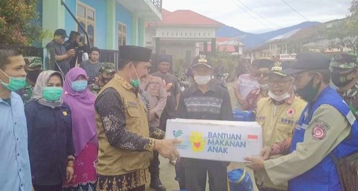 Tinjau Banjir di Tiga Desa Tanjung Tanah, Wabup Kerinci dan Sekda Asraf Serahkan Bantuan