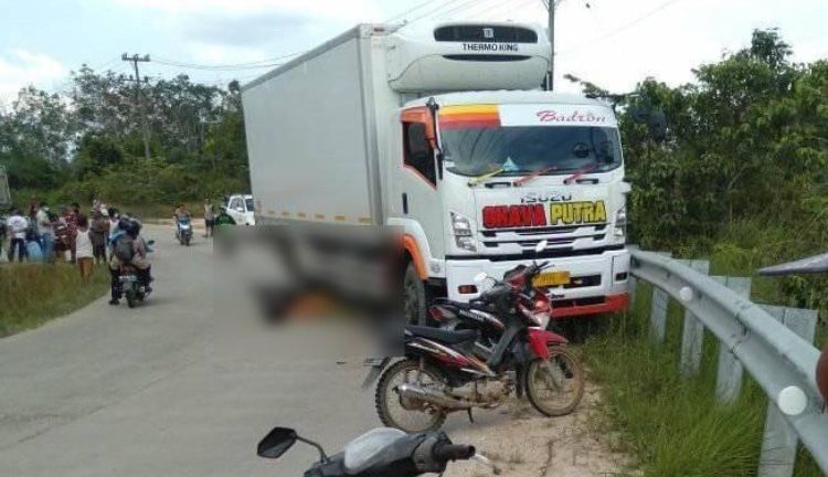 Tragis, Pengendara Motor Dilindas Fuso