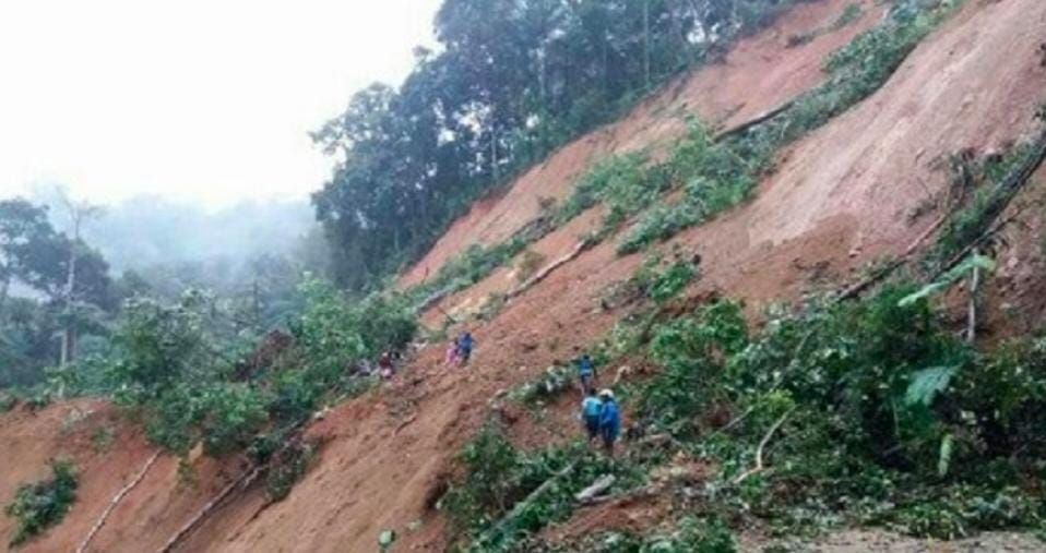 Longsor, Jalan Sungaipenuh - Tapan Lumpuh Total