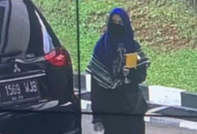 Sebelum Beraksi di Mabes Polri, Zakiah Aini Posting Gambar ISIS di Instagram Kemudian Pamit di Grup WA Keluarg