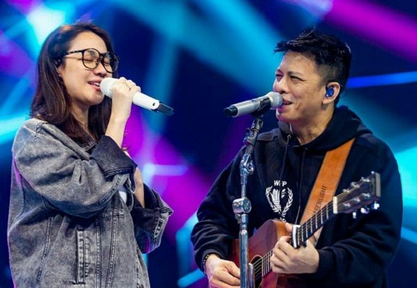 Berpelukan Mesra, Benarkah Ariel dan BCL Terlibat Cinta?