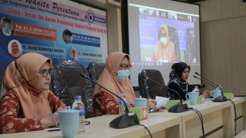 DWP FKIP Gelar Webinar Pendidikan